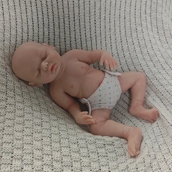 40cm Closed Eyes Platinum Silicone Sleeping Cute Newborn Reborn Baby Girl Dolls - Picture 2 of 12